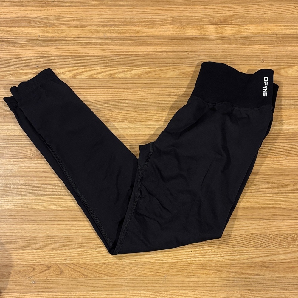 DFYNE High-Rise Black Performance Leggings size L